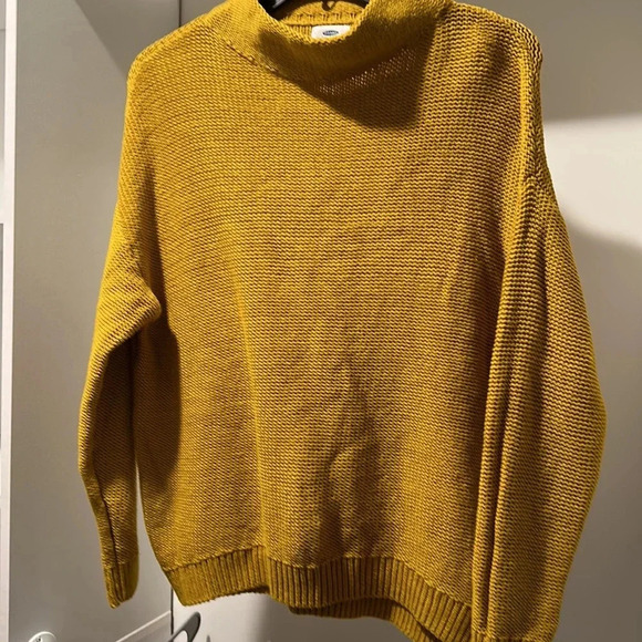 Old Navy Sweaters - Old Navy Sweater size Large